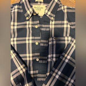 PLAID NAVY BLUE AND WHITE CASUAL BUTTON DOWN